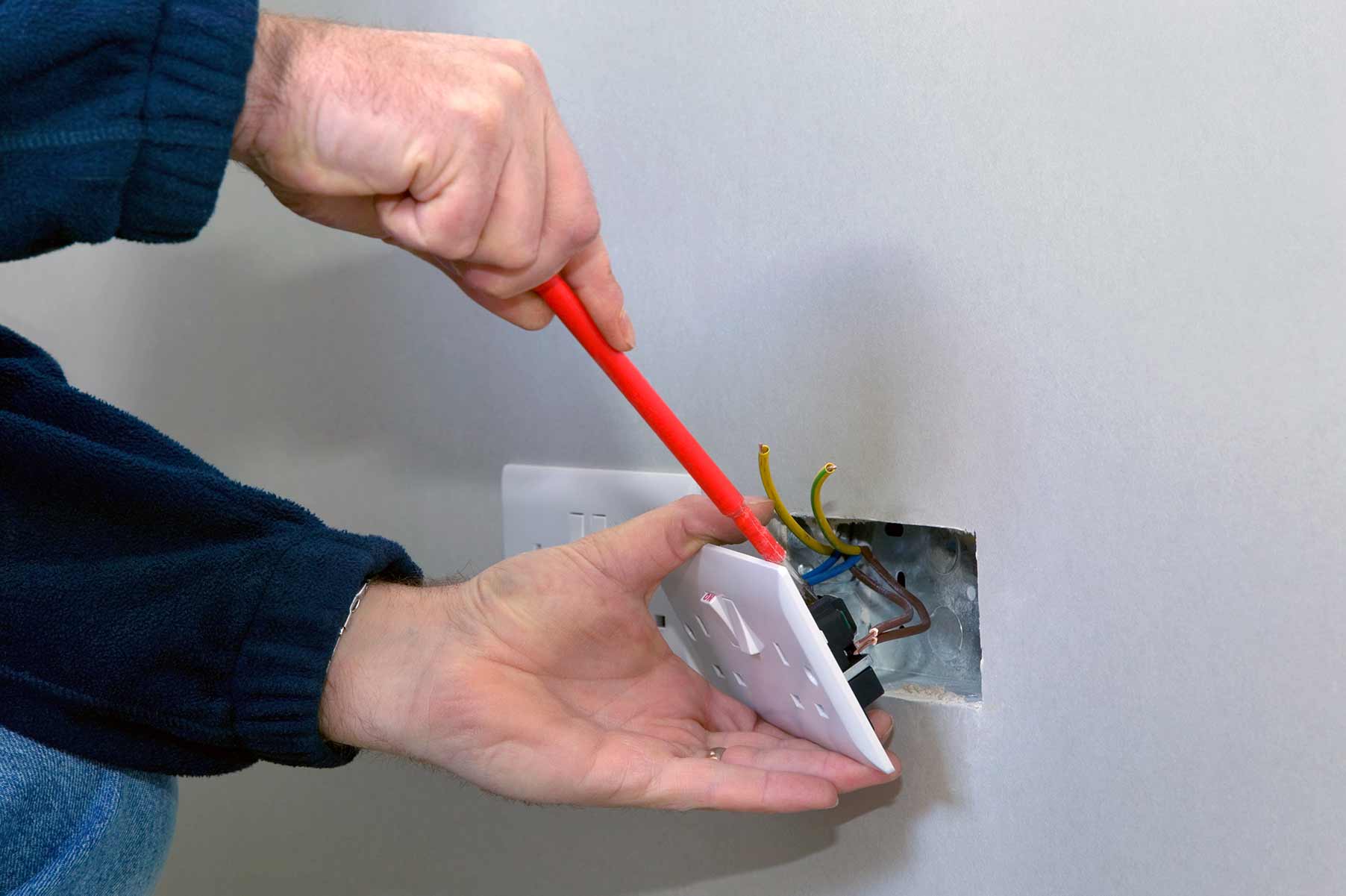 Our electricians can install plug sockets for domestic and commercial proeprties in Longbenton and the local area. 